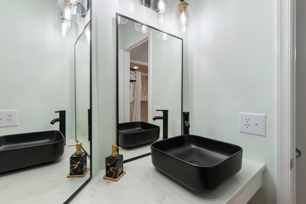 Cabana Palms - Oceanfront Renovated King Bed Sauna Мертл-Біч Екстер'єр фото
